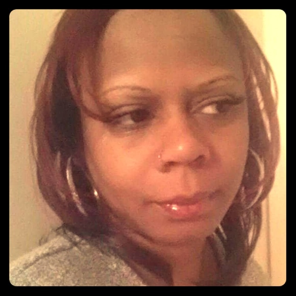 Meet your Posher, Leesa - Picture 1 of 1